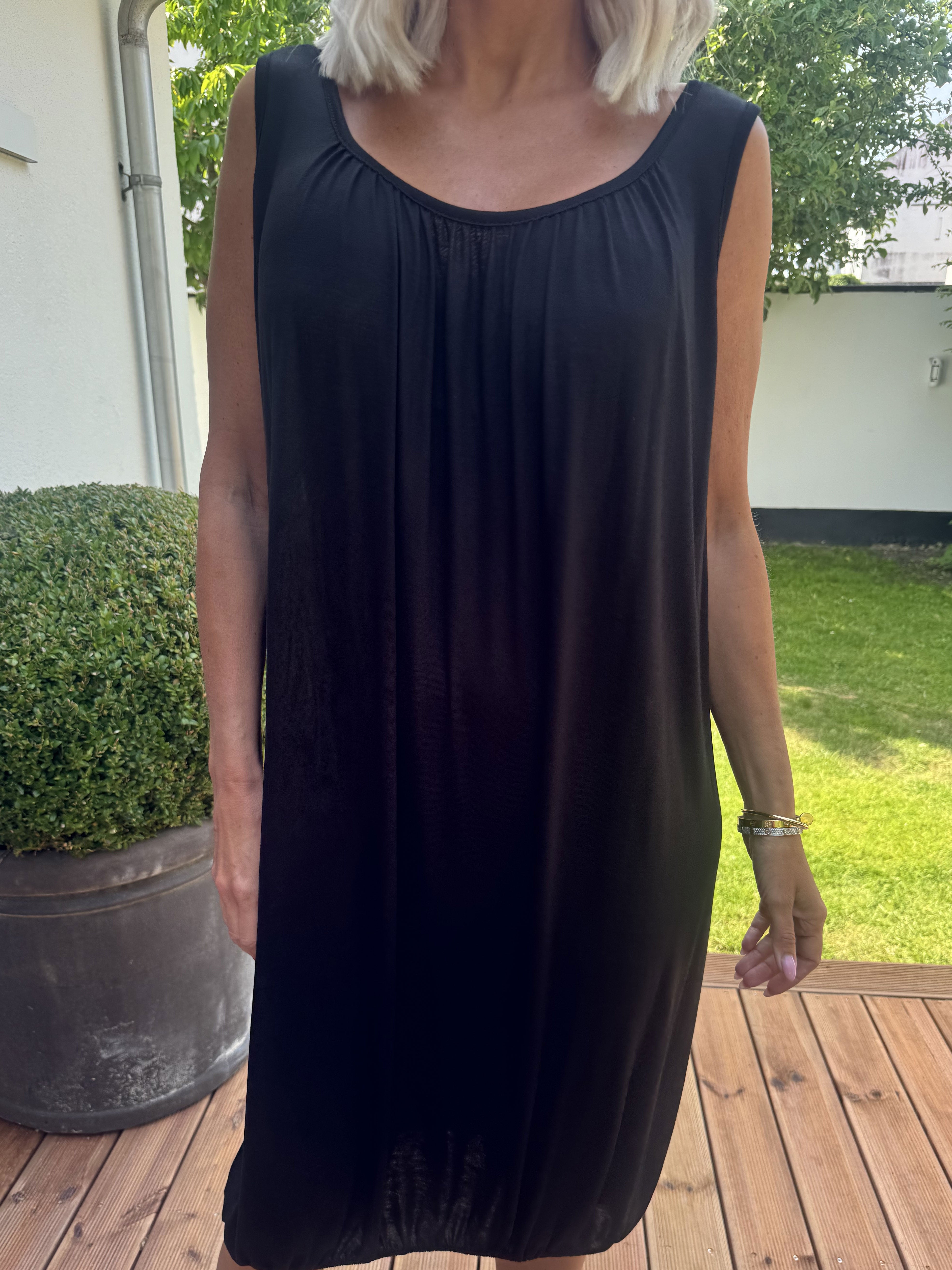 Miracle Sleeveless Dress - Basis kjole i viskose med elastik forneden